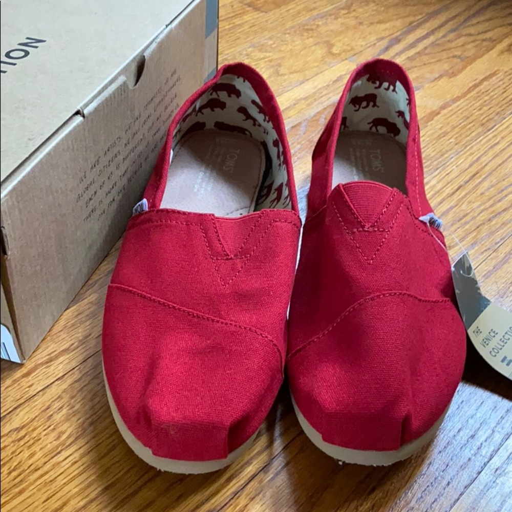 NWT Men’s Red Toms Slip On Shoes